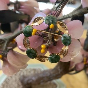 Vintage jadeite leaf brooch